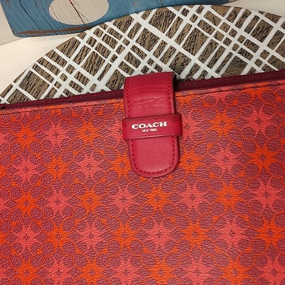 🥰UC Coach Brand Signature Monogram Leather IPOD/Tablet Case, Hot Pink/Purple - Picture 3 of 12